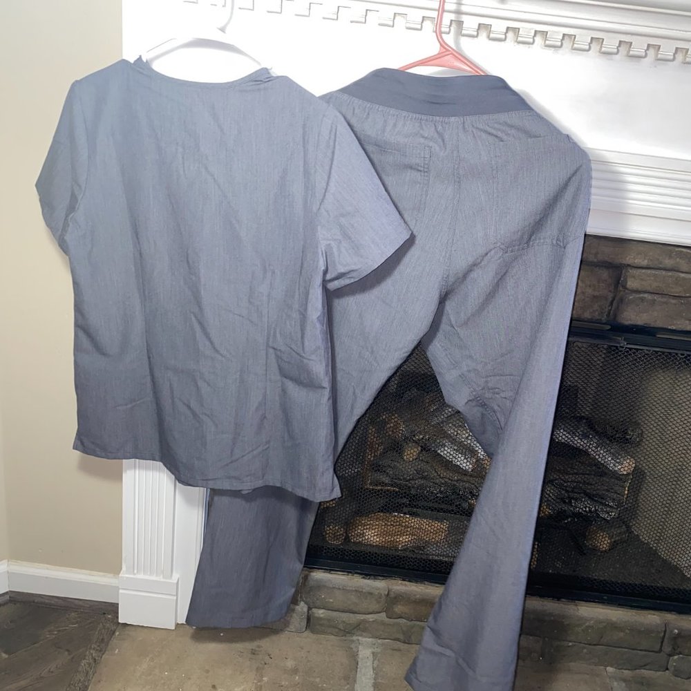 FIGS Scrub Set - Graphite - Picture 2 of 6